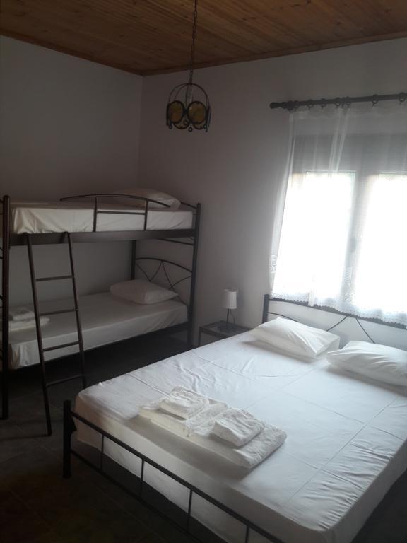 Kesi Holiday Home โปติสติกา ภายนอก รูปภาพ